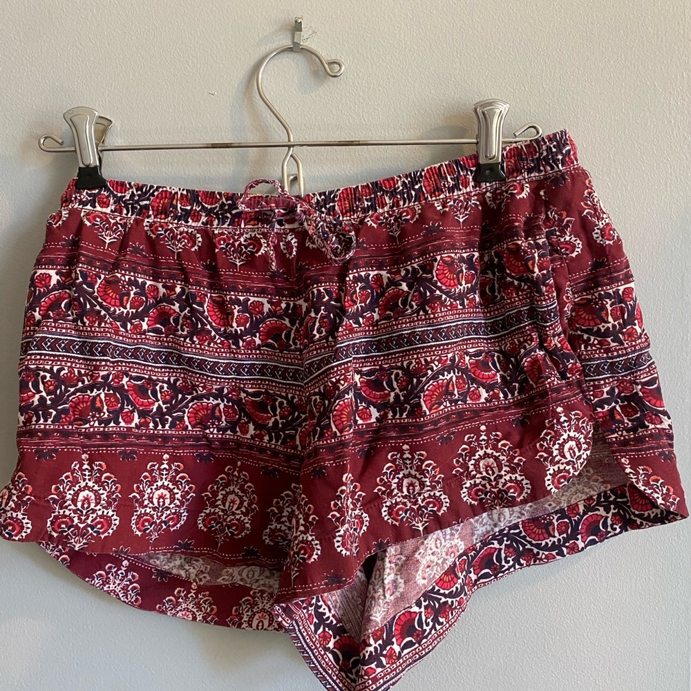 American Eagle shorts. Flowy and comfortable material (100% viscose).